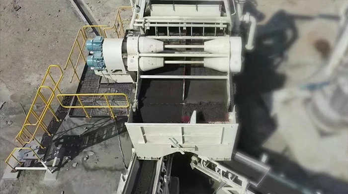 礦山石料聚氨酯篩網使用現(xiàn)場(實景拍攝)